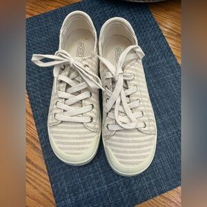 Keen Elsa IV Women’s 9 Beige Stripe Canvas Lifestyle Sneakers